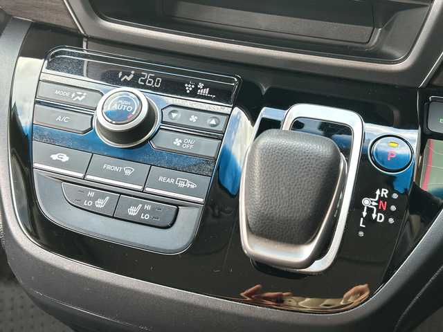 ホンダ フリード ハイブリット G ホンダセンシング 広島県 2022(令4)年 3.9万km プラチナホワイトパール 禁煙/純正Gathersナビ/（Bluetooth/CD/IPod/SD）/ホンダセンシング/・衝突軽減ブレーキ/・路外逸脱抑制機能/・車線維持支援システム/・アダプティブクルーズコントロール/・歩行者事故低減ステアリング/・誤発進抑制機能/・後方誤発進抑制機能/・標識認識機能/・先行者発進お知らせ機能/両側パワースライドドア/バックカメラ/LEDヘッドライト/オートリトラミラー/三列シート/ウォークスルー/純正フロアマット/純正前後ドライブレコーダー/前席シートヒーター