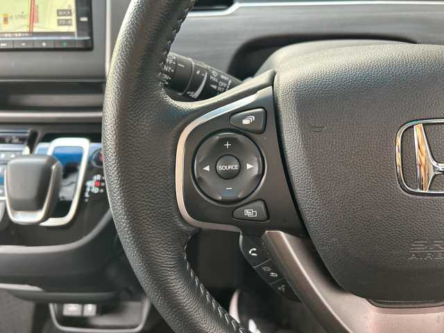 ホンダ フリード ハイブリット G ホンダセンシング 広島県 2022(令4)年 3.9万km プラチナホワイトパール 禁煙/純正Gathersナビ/（Bluetooth/CD/IPod/SD）/ホンダセンシング/・衝突軽減ブレーキ/・路外逸脱抑制機能/・車線維持支援システム/・アダプティブクルーズコントロール/・歩行者事故低減ステアリング/・誤発進抑制機能/・後方誤発進抑制機能/・標識認識機能/・先行者発進お知らせ機能/両側パワースライドドア/バックカメラ/LEDヘッドライト/オートリトラミラー/三列シート/ウォークスルー/純正フロアマット/純正前後ドライブレコーダー/前席シートヒーター