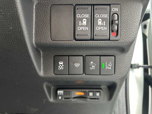 ホンダ フリード ハイブリット G ホンダセンシング 広島県 2022(令4)年 3.9万km プラチナホワイトパール 禁煙/純正Gathersナビ/（Bluetooth/CD/IPod/SD）/ホンダセンシング/・衝突軽減ブレーキ/・路外逸脱抑制機能/・車線維持支援システム/・アダプティブクルーズコントロール/・歩行者事故低減ステアリング/・誤発進抑制機能/・後方誤発進抑制機能/・標識認識機能/・先行者発進お知らせ機能/両側パワースライドドア/バックカメラ/LEDヘッドライト/オートリトラミラー/三列シート/ウォークスルー/純正フロアマット/純正前後ドライブレコーダー/前席シートヒーター