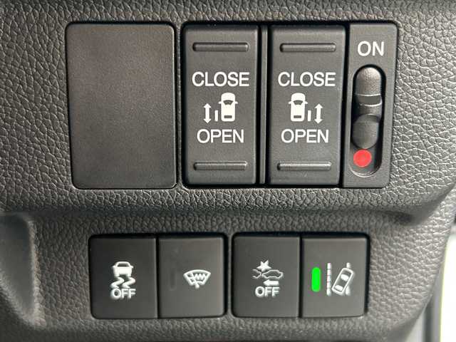 ホンダ フリード ハイブリット G ホンダセンシング 広島県 2022(令4)年 3.9万km プラチナホワイトパール 禁煙/純正Gathersナビ/（Bluetooth/CD/IPod/SD）/ホンダセンシング/・衝突軽減ブレーキ/・路外逸脱抑制機能/・車線維持支援システム/・アダプティブクルーズコントロール/・歩行者事故低減ステアリング/・誤発進抑制機能/・後方誤発進抑制機能/・標識認識機能/・先行者発進お知らせ機能/両側パワースライドドア/バックカメラ/LEDヘッドライト/オートリトラミラー/三列シート/ウォークスルー/純正フロアマット/純正前後ドライブレコーダー/前席シートヒーター