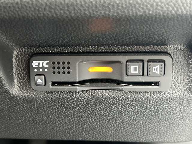 ホンダ フリード ハイブリット G ホンダセンシング 広島県 2022(令4)年 3.9万km プラチナホワイトパール 禁煙/純正Gathersナビ/（Bluetooth/CD/IPod/SD）/ホンダセンシング/・衝突軽減ブレーキ/・路外逸脱抑制機能/・車線維持支援システム/・アダプティブクルーズコントロール/・歩行者事故低減ステアリング/・誤発進抑制機能/・後方誤発進抑制機能/・標識認識機能/・先行者発進お知らせ機能/両側パワースライドドア/バックカメラ/LEDヘッドライト/オートリトラミラー/三列シート/ウォークスルー/純正フロアマット/純正前後ドライブレコーダー/前席シートヒーター