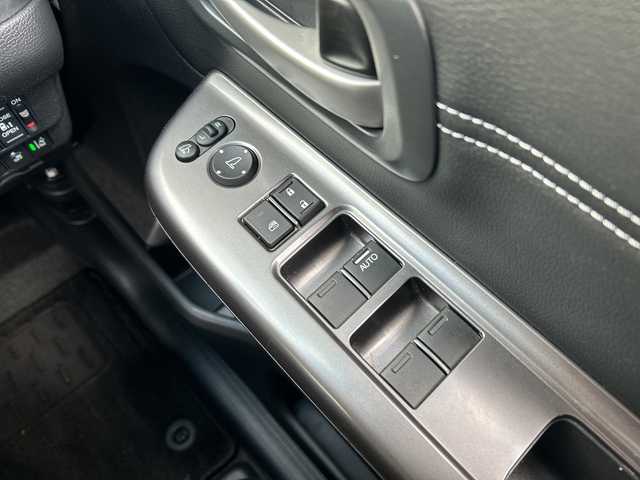 ホンダ フリード ハイブリット G ホンダセンシング 広島県 2022(令4)年 3.9万km プラチナホワイトパール 禁煙/純正Gathersナビ/（Bluetooth/CD/IPod/SD）/ホンダセンシング/・衝突軽減ブレーキ/・路外逸脱抑制機能/・車線維持支援システム/・アダプティブクルーズコントロール/・歩行者事故低減ステアリング/・誤発進抑制機能/・後方誤発進抑制機能/・標識認識機能/・先行者発進お知らせ機能/両側パワースライドドア/バックカメラ/LEDヘッドライト/オートリトラミラー/三列シート/ウォークスルー/純正フロアマット/純正前後ドライブレコーダー/前席シートヒーター