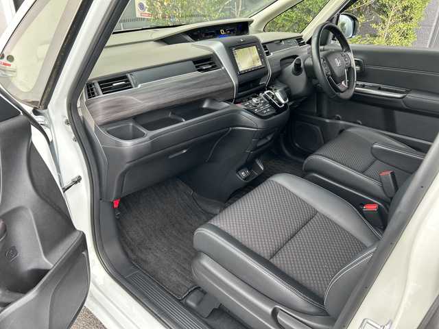 ホンダ フリード ハイブリット G ホンダセンシング 広島県 2022(令4)年 3.9万km プラチナホワイトパール 禁煙/純正Gathersナビ/（Bluetooth/CD/IPod/SD）/ホンダセンシング/・衝突軽減ブレーキ/・路外逸脱抑制機能/・車線維持支援システム/・アダプティブクルーズコントロール/・歩行者事故低減ステアリング/・誤発進抑制機能/・後方誤発進抑制機能/・標識認識機能/・先行者発進お知らせ機能/両側パワースライドドア/バックカメラ/LEDヘッドライト/オートリトラミラー/三列シート/ウォークスルー/純正フロアマット/純正前後ドライブレコーダー/前席シートヒーター