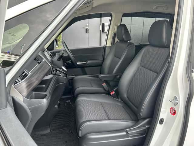 ホンダ フリード ハイブリット G ホンダセンシング 広島県 2022(令4)年 3.9万km プラチナホワイトパール 禁煙/純正Gathersナビ/（Bluetooth/CD/IPod/SD）/ホンダセンシング/・衝突軽減ブレーキ/・路外逸脱抑制機能/・車線維持支援システム/・アダプティブクルーズコントロール/・歩行者事故低減ステアリング/・誤発進抑制機能/・後方誤発進抑制機能/・標識認識機能/・先行者発進お知らせ機能/両側パワースライドドア/バックカメラ/LEDヘッドライト/オートリトラミラー/三列シート/ウォークスルー/純正フロアマット/純正前後ドライブレコーダー/前席シートヒーター