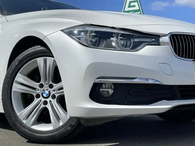 ＢＭＷ ３２０ｄ ラグジュアリー 佐賀県 2017(平29)年 4.7万km ミネラルホワイト 純正ナビ(CD/DVD/BT/AM/FM)/バックモニター/衝突軽減ブレーキ/コーナーセンサー/レーダークルーズコントロール/シートヒーター/ETC/純正LEDヘッドライト/純正17インチアルミホイール/社外フロアマット