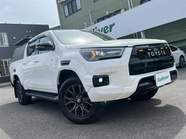 トヨタ ハイラックス Z GRスポーツ 香川県 2022(令4)年 8.1万km スーパーホワイトⅡ  ワンオーナー/ 4WDディーゼルターボ/ GRスポーツ専用ハーフレザーシート/・　D席パワーシート/ プリクラッシュセーフティ/ レーンディパーチャーアラート/ クリアランスソナー/ バックソナー/ ダウンヒルアシストコントロール/ オートLSD/ リアデフロック/ 純正ディスプレイオーディオ/・　ナビ/・　パノラミックビューモニター/・　BT接続/ ETC/ 社外レーダー探知機/ ミラー型前後ドラレコ/ サイドステップ/ USB接続/ LEDヘッドライト/ フォグライト/ 純正フロアマット/ ドアバイザー/ スマートキー２個/ 新車時保証書