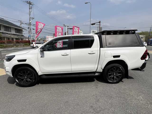 トヨタ ハイラックス Z GRスポーツ 香川県 2022(令4)年 8.1万km スーパーホワイトⅡ  ワンオーナー/ 4WDディーゼルターボ/ GRスポーツ専用ハーフレザーシート/・　D席パワーシート/ プリクラッシュセーフティ/ レーンディパーチャーアラート/ クリアランスソナー/ バックソナー/ ダウンヒルアシストコントロール/ オートLSD/ リアデフロック/ 純正ディスプレイオーディオ/・　ナビ/・　パノラミックビューモニター/・　BT接続/ ETC/ 社外レーダー探知機/ ミラー型前後ドラレコ/ サイドステップ/ USB接続/ LEDヘッドライト/ フォグライト/ 純正フロアマット/ ドアバイザー/ スマートキー２個/ 新車時保証書