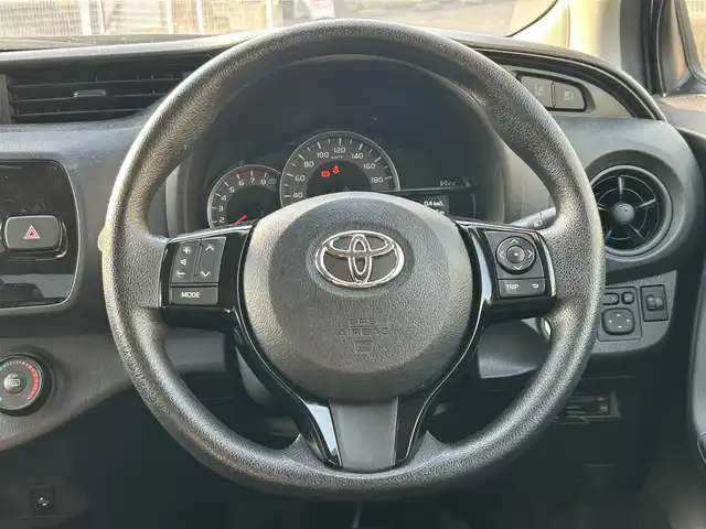 トヨタ ヴィッツ F 愛知県 2017(平29)年 5.1万km シルバーM 純正SDナビ/　（AM/FM/BT/CD/SD）/バックカメラ/ドライブレコーダー/ETC/プッシュスタート/アイドリングストップ/ステアリングスィッチ/スペアタイヤ