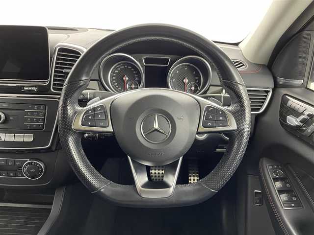 メルセデス・ベンツ ＧＬＥ３５０ｄ 福島県 2018(平30)年 6万km 黒 サンルーフ/ステアリングパイロット/・ディスタンスパイロットディストロニック/・アクティブブレーキアシスト/・ブラインドスポットモニター/・レーンキーピングアシスト/・レーダークルーズコントロール/純正ナビ/・フルセグTV/Bluetooth/CD/DVD/・全方位カメラ/・ETC/・ドライブレコーダー/アイドリングストップ/クリアランスソナー/パワーバックドア/アンビエントライト/・ロケイターライティング/革巻きステアリング/・ステアリングリモコン/・パドルシフト/レザーシート/・シートヒーター(全席)/・パワーシート(運転席/助手席)/・メモリシート(運転席)/プッシュスタート/・スマートキー/・スペアキー/LEDヘッドライト/・オートライト/・フォグライト/純正フロアマット/取扱説明書/保証書