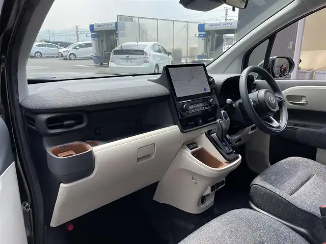 トヨタ シエンタ ハイブリッド Z 滋賀県 2024(令6)年 1.7万km ブラック 禁煙車/純正10.5インチナビ/・フルセグTV/USB/Bluetooth/後席モニター/両側自動スライドドア/ハンドルヒーター/シートヒーター/追従付きクルーズコントロール/LEDヘッドライト/オートマチックハイビーム/ドライブレコーダー/コーナーセンサー/衝突軽減ブレーキ/レーンキープアシスト/スマートキー/ビルトインETC