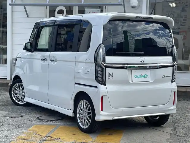 ホンダ Ｎ ＢＯＸ カスタム L ターボ 神奈川県 2023(令5)年 1.3万km プラチナホワイトパール ワンオーナー/社外メモリナビ/　（CD・DVD・Bluetooth・USB）/フルセグTV/両側パワースライドドア/ホンダセンシング/アダプティブクルーズコントロール/前後コーナーセンサー/ハーフレザーシート/前席シートヒーター/LEDヘッドライト/LEDフォグライト/スマートキー×2/ETC/保証書/取扱説明書