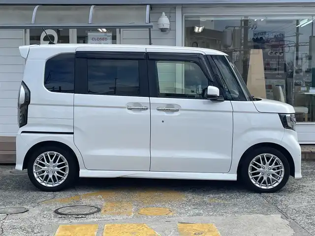 ホンダ Ｎ ＢＯＸ カスタム L ターボ 神奈川県 2023(令5)年 1.3万km プラチナホワイトパール ワンオーナー/社外メモリナビ/　（CD・DVD・Bluetooth・USB）/フルセグTV/両側パワースライドドア/ホンダセンシング/アダプティブクルーズコントロール/前後コーナーセンサー/ハーフレザーシート/前席シートヒーター/LEDヘッドライト/LEDフォグライト/スマートキー×2/ETC/保証書/取扱説明書