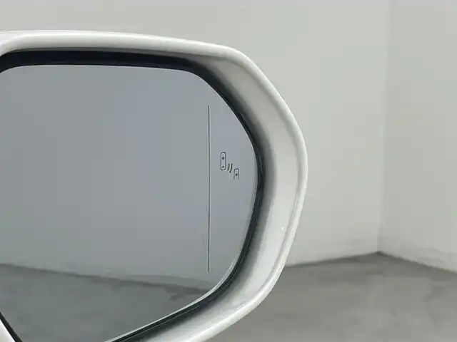 トヨタ クラウン ハイブリッド RS アドバンス 福岡県 2018(平30)年 6.4万km ホワイトパールクリスタルシャイン 純正ナビ／フルセグＴＶ　/バックカメラ　/ETC２．０　/前方ドライブレコーダー　/ーーーーーーーーーーーーーーーーーーー/トヨタセーフティセンス　/・レーダークルーズコントロール/・コーナーセンサー　/・衝突軽減ブレーキ　/・レーンキープ　/・アクセル踏み間違い防止　/・ブラインドスポットモニター　/・リヤクロストラフィックアラート/ヘッドアップディスプレイ/パドルシフト　/ハーフレザーシート　/シートヒーター　/ステアリングヒーター　/シートメモリー付パワーシート　/純正１８インチＡＷ　/LEDヘッドライト