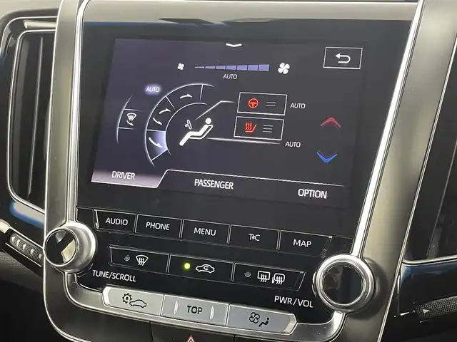 トヨタ クラウン ハイブリッド RS アドバンス 福岡県 2018(平30)年 6.4万km ホワイトパールクリスタルシャイン 純正ナビ／フルセグＴＶ　/バックカメラ　/ETC２．０　/前方ドライブレコーダー　/ーーーーーーーーーーーーーーーーーーー/トヨタセーフティセンス　/・レーダークルーズコントロール/・コーナーセンサー　/・衝突軽減ブレーキ　/・レーンキープ　/・アクセル踏み間違い防止　/・ブラインドスポットモニター　/・リヤクロストラフィックアラート/ヘッドアップディスプレイ/パドルシフト　/ハーフレザーシート　/シートヒーター　/ステアリングヒーター　/シートメモリー付パワーシート　/純正１８インチＡＷ　/LEDヘッドライト