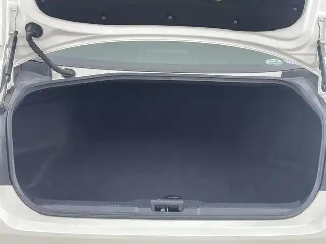 トヨタ クラウン ハイブリッド RS アドバンス 福岡県 2018(平30)年 6.4万km ホワイトパールクリスタルシャイン 純正ナビ／フルセグＴＶ　/バックカメラ　/ETC２．０　/前方ドライブレコーダー　/ーーーーーーーーーーーーーーーーーーー/トヨタセーフティセンス　/・レーダークルーズコントロール/・コーナーセンサー　/・衝突軽減ブレーキ　/・レーンキープ　/・アクセル踏み間違い防止　/・ブラインドスポットモニター　/・リヤクロストラフィックアラート/ヘッドアップディスプレイ/パドルシフト　/ハーフレザーシート　/シートヒーター　/ステアリングヒーター　/シートメモリー付パワーシート　/純正１８インチＡＷ　/LEDヘッドライト