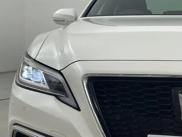 トヨタ クラウン ハイブリッド RS アドバンス 福岡県 2018(平30)年 6.4万km ホワイトパールクリスタルシャイン 純正ナビ／フルセグＴＶ　/バックカメラ　/ETC２．０　/前方ドライブレコーダー　/ーーーーーーーーーーーーーーーーーーー/トヨタセーフティセンス　/・レーダークルーズコントロール/・コーナーセンサー　/・衝突軽減ブレーキ　/・レーンキープ　/・アクセル踏み間違い防止　/・ブラインドスポットモニター　/・リヤクロストラフィックアラート/ヘッドアップディスプレイ/パドルシフト　/ハーフレザーシート　/シートヒーター　/ステアリングヒーター　/シートメモリー付パワーシート　/純正１８インチＡＷ　/LEDヘッドライト