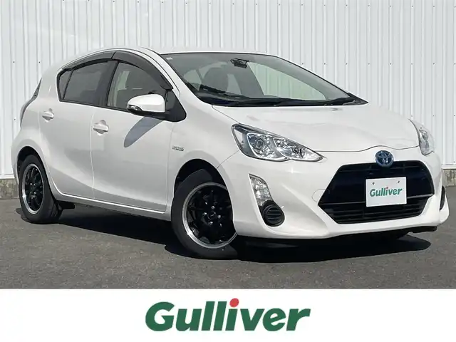 トヨタ アクア S 福岡県 2016(平28)年 6.8万km スーパーホワイトⅡ 社外ナビ（ＡＶＩＣ－ＲＷ９００）/フルセグTV/CD/DVD/BT/AM/FM/SD/USB/バックカメラ/ＥＴＣ/横滑り防止装置/オートエアコン/ヘッドライトレベライザー/電動格納ウインカーミラー/ドアバイザー/社外15インチアルミ