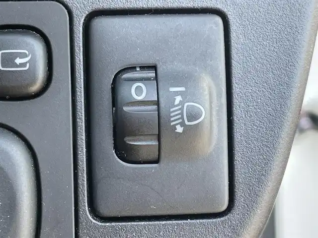 トヨタ アクア S 福岡県 2016(平28)年 6.8万km スーパーホワイトⅡ 社外ナビ（ＡＶＩＣ－ＲＷ９００）/フルセグTV/CD/DVD/BT/AM/FM/SD/USB/バックカメラ/ＥＴＣ/横滑り防止装置/オートエアコン/ヘッドライトレベライザー/電動格納ウインカーミラー/ドアバイザー/社外15インチアルミ