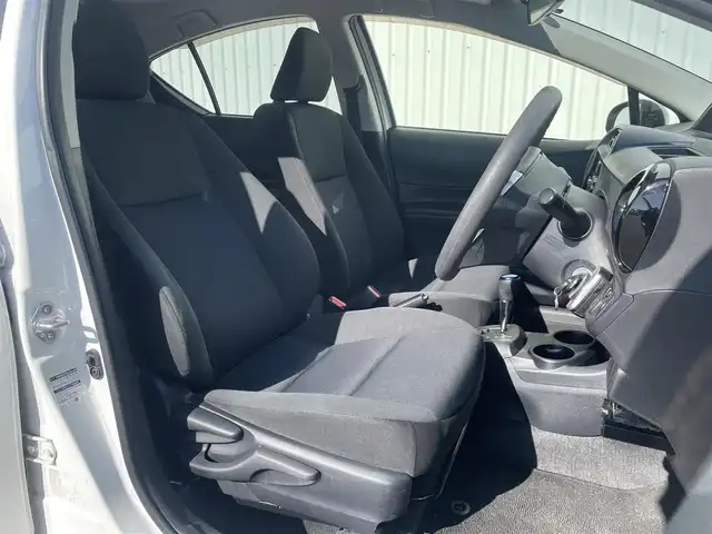 トヨタ アクア S 福岡県 2016(平28)年 6.8万km スーパーホワイトⅡ 社外ナビ（ＡＶＩＣ－ＲＷ９００）/フルセグTV/CD/DVD/BT/AM/FM/SD/USB/バックカメラ/ＥＴＣ/横滑り防止装置/オートエアコン/ヘッドライトレベライザー/電動格納ウインカーミラー/ドアバイザー/社外15インチアルミ