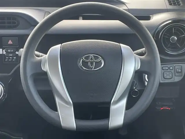 トヨタ アクア S 福岡県 2016(平28)年 6.8万km スーパーホワイトⅡ 社外ナビ（ＡＶＩＣ－ＲＷ９００）/フルセグTV/CD/DVD/BT/AM/FM/SD/USB/バックカメラ/ＥＴＣ/横滑り防止装置/オートエアコン/ヘッドライトレベライザー/電動格納ウインカーミラー/ドアバイザー/社外15インチアルミ