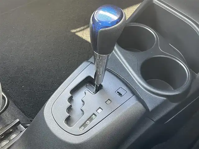 トヨタ アクア S 福岡県 2016(平28)年 6.8万km スーパーホワイトⅡ 社外ナビ（ＡＶＩＣ－ＲＷ９００）/フルセグTV/CD/DVD/BT/AM/FM/SD/USB/バックカメラ/ＥＴＣ/横滑り防止装置/オートエアコン/ヘッドライトレベライザー/電動格納ウインカーミラー/ドアバイザー/社外15インチアルミ