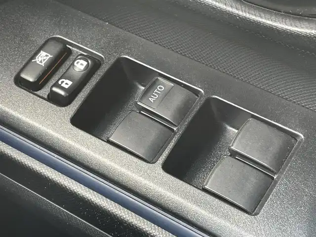 トヨタ アクア S 福岡県 2016(平28)年 6.8万km スーパーホワイトⅡ 社外ナビ（ＡＶＩＣ－ＲＷ９００）/フルセグTV/CD/DVD/BT/AM/FM/SD/USB/バックカメラ/ＥＴＣ/横滑り防止装置/オートエアコン/ヘッドライトレベライザー/電動格納ウインカーミラー/ドアバイザー/社外15インチアルミ