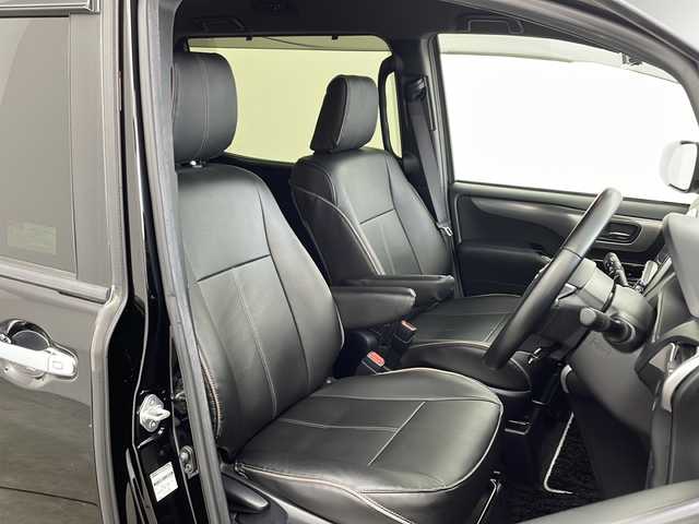 トヨタ ヴォクシー ZS 煌Ⅱ 兵庫県 2019(令1)年 3万km ブラック ・社外9インチナビ&Bluetooth&CD/DVD&SD&TV/・バックカメラ/・ビルドインETC/・両側パワースライドドア/・クルーズコントロール/・トヨタセーフティセンス/・プリクラッシュセーフティ/・レーンディパーチャーアラート/・クリアランスソナー/・社外革調シートカバー/・横滑り防止機能/・前後コーナーセンサー/・盗難防止装置/・オートライト/・オートマチックハイビーム/・LEDヘッドライト/・Wエアバック/・三列シート/・前後ドライブレコーダー/・ウォークスルー/・純正フロアマット/・純正16インチアルミホイール/・MTモード付AT/・アイドリングストップ/・スマートキー/・ステアリングスイッチ/・WACエアコン