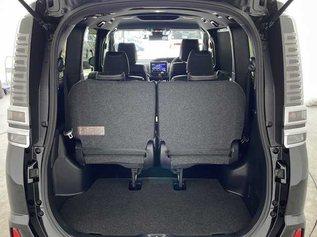 トヨタ ヴォクシー ZS 煌Ⅱ 兵庫県 2019(令1)年 3万km ブラック ・社外9インチナビ&Bluetooth&CD/DVD&SD&TV/・バックカメラ/・ビルドインETC/・両側パワースライドドア/・クルーズコントロール/・トヨタセーフティセンス/・プリクラッシュセーフティ/・レーンディパーチャーアラート/・クリアランスソナー/・社外革調シートカバー/・横滑り防止機能/・前後コーナーセンサー/・盗難防止装置/・オートライト/・オートマチックハイビーム/・LEDヘッドライト/・Wエアバック/・三列シート/・前後ドライブレコーダー/・ウォークスルー/・純正フロアマット/・純正16インチアルミホイール/・MTモード付AT/・アイドリングストップ/・スマートキー/・ステアリングスイッチ/・WACエアコン