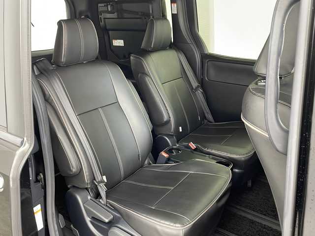 トヨタ ヴォクシー ZS 煌Ⅱ 兵庫県 2019(令1)年 3万km ブラック ・社外9インチナビ&Bluetooth&CD/DVD&SD&TV/・バックカメラ/・ビルドインETC/・両側パワースライドドア/・クルーズコントロール/・トヨタセーフティセンス/・プリクラッシュセーフティ/・レーンディパーチャーアラート/・クリアランスソナー/・社外革調シートカバー/・横滑り防止機能/・前後コーナーセンサー/・盗難防止装置/・オートライト/・オートマチックハイビーム/・LEDヘッドライト/・Wエアバック/・三列シート/・前後ドライブレコーダー/・ウォークスルー/・純正フロアマット/・純正16インチアルミホイール/・MTモード付AT/・アイドリングストップ/・スマートキー/・ステアリングスイッチ/・WACエアコン