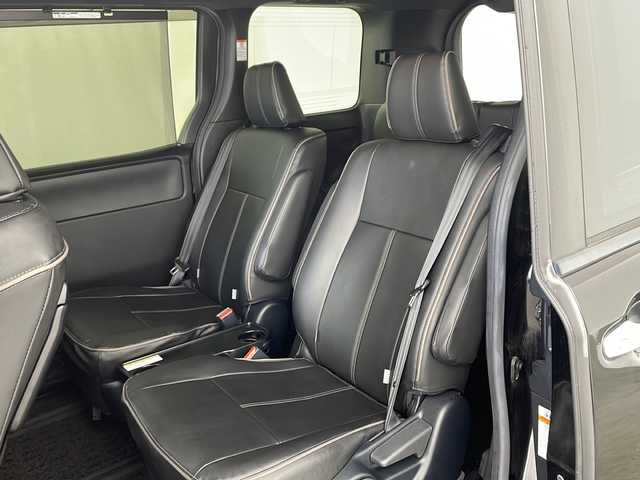 トヨタ ヴォクシー ZS 煌Ⅱ 兵庫県 2019(令1)年 3万km ブラック ・社外9インチナビ&Bluetooth&CD/DVD&SD&TV/・バックカメラ/・ビルドインETC/・両側パワースライドドア/・クルーズコントロール/・トヨタセーフティセンス/・プリクラッシュセーフティ/・レーンディパーチャーアラート/・クリアランスソナー/・社外革調シートカバー/・横滑り防止機能/・前後コーナーセンサー/・盗難防止装置/・オートライト/・オートマチックハイビーム/・LEDヘッドライト/・Wエアバック/・三列シート/・前後ドライブレコーダー/・ウォークスルー/・純正フロアマット/・純正16インチアルミホイール/・MTモード付AT/・アイドリングストップ/・スマートキー/・ステアリングスイッチ/・WACエアコン