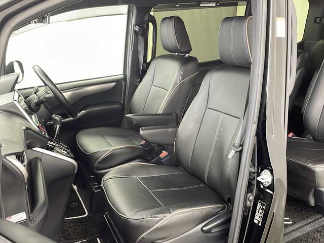 トヨタ ヴォクシー ZS 煌Ⅱ 兵庫県 2019(令1)年 3万km ブラック ・社外9インチナビ&Bluetooth&CD/DVD&SD&TV/・バックカメラ/・ビルドインETC/・両側パワースライドドア/・クルーズコントロール/・トヨタセーフティセンス/・プリクラッシュセーフティ/・レーンディパーチャーアラート/・クリアランスソナー/・社外革調シートカバー/・横滑り防止機能/・前後コーナーセンサー/・盗難防止装置/・オートライト/・オートマチックハイビーム/・LEDヘッドライト/・Wエアバック/・三列シート/・前後ドライブレコーダー/・ウォークスルー/・純正フロアマット/・純正16インチアルミホイール/・MTモード付AT/・アイドリングストップ/・スマートキー/・ステアリングスイッチ/・WACエアコン
