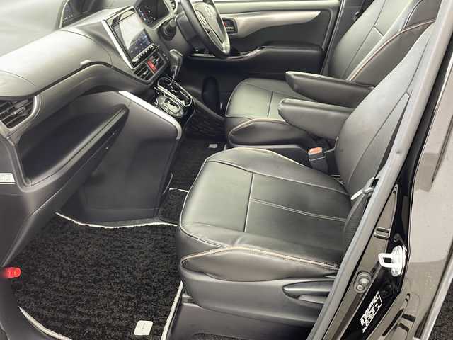 トヨタ ヴォクシー ZS 煌Ⅱ 兵庫県 2019(令1)年 3万km ブラック ・社外9インチナビ&Bluetooth&CD/DVD&SD&TV/・バックカメラ/・ビルドインETC/・両側パワースライドドア/・クルーズコントロール/・トヨタセーフティセンス/・プリクラッシュセーフティ/・レーンディパーチャーアラート/・クリアランスソナー/・社外革調シートカバー/・横滑り防止機能/・前後コーナーセンサー/・盗難防止装置/・オートライト/・オートマチックハイビーム/・LEDヘッドライト/・Wエアバック/・三列シート/・前後ドライブレコーダー/・ウォークスルー/・純正フロアマット/・純正16インチアルミホイール/・MTモード付AT/・アイドリングストップ/・スマートキー/・ステアリングスイッチ/・WACエアコン