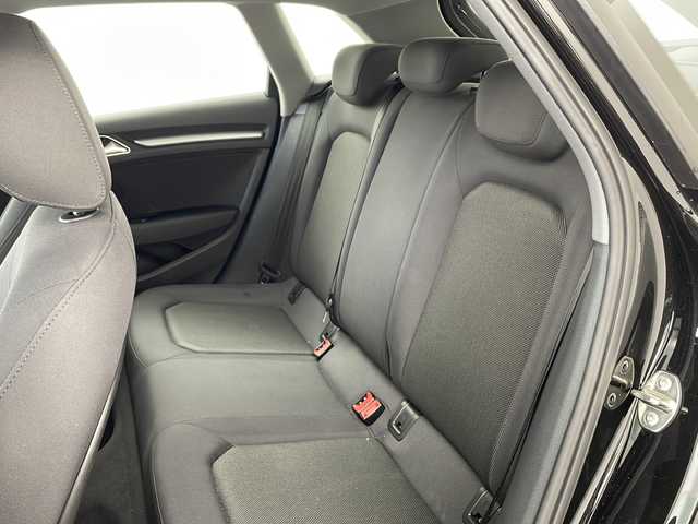 アウディ Ａ３ スポーツバック 1．4 TFSI 富山県 2018(平30)年 5.7万km 黒 ・純正ナビ＆TV＆CD＆BT/・バックカメラ/・電動パーキングブレーキ/・LEDヘッドライト/・衝突軽減ブレーキ/・ドライブレコーダー/・純正フロアマット/・純正16インチAW/・カーテンエアバック/・オートライト/・プッシュスタート/・コーナーセンサー