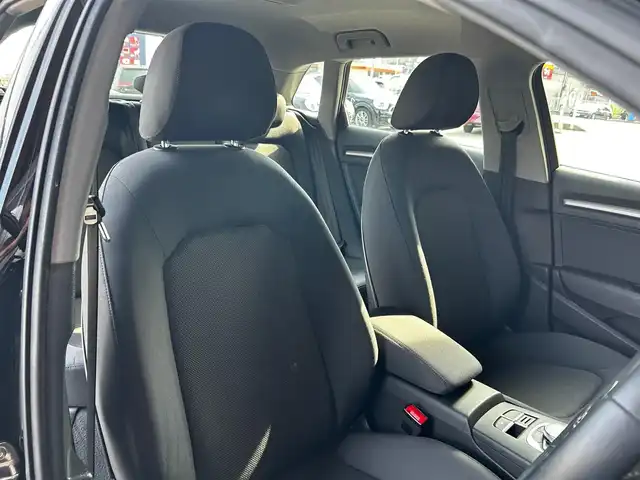 アウディ Ａ３ スポーツバック 1．4 TFSI 富山県 2018(平30)年 5.7万km 黒 純正ナビ/フルセグTV/CD/Bluetooth接続/バックカメラ/電動パーキングブレーキ/LEDヘッドライト/衝突軽減ブレーキ/ドライブレコーダー/純正フロアマット/純正16インチAW/カーテンエアバック/オートライト/プッシュスタート/コーナーセンサー