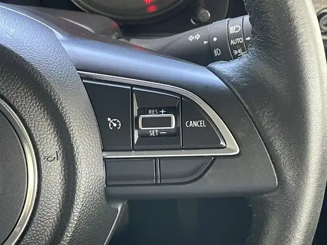 スズキ ジムニー シエラ JC 静岡県 2023(令5)年 0.8万km ジャングルグリーン 衝突軽減Ｂ　/車検逸脱警告　/社外ナビ　/地デジ　/Ｂカメラ　/シートヒーター　　/ステアリングヒーター　/ステアリングリモコン　/クルコン　/フロント＆サイドガーニッシュ　/純正１５インチＡＷ　　/社外前後ドラレコ/ETC/ウィンカーミラー/スマートキー