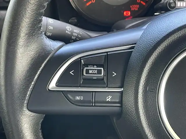 スズキ ジムニー シエラ JC 静岡県 2023(令5)年 0.8万km ジャングルグリーン 衝突軽減Ｂ　/車検逸脱警告　/社外ナビ　/地デジ　/Ｂカメラ　/シートヒーター　　/ステアリングヒーター　/ステアリングリモコン　/クルコン　/フロント＆サイドガーニッシュ　/純正１５インチＡＷ　　/社外前後ドラレコ/ETC/ウィンカーミラー/スマートキー