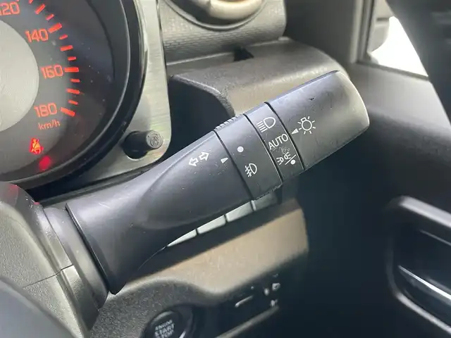 スズキ ジムニー シエラ JC 静岡県 2023(令5)年 0.8万km ジャングルグリーン 衝突軽減Ｂ　/車検逸脱警告　/社外ナビ　/地デジ　/Ｂカメラ　/シートヒーター　　/ステアリングヒーター　/ステアリングリモコン　/クルコン　/フロント＆サイドガーニッシュ　/純正１５インチＡＷ　　/社外前後ドラレコ/ETC/ウィンカーミラー/スマートキー