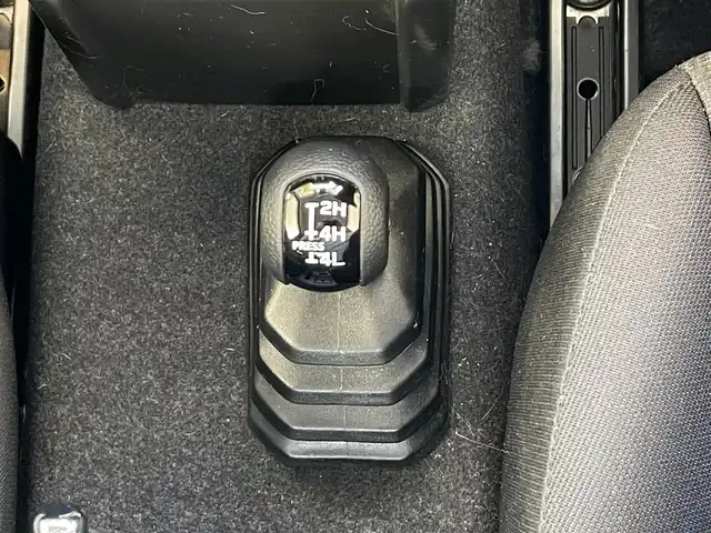 スズキ ジムニー シエラ JC 静岡県 2023(令5)年 0.8万km ジャングルグリーン 衝突軽減Ｂ　/車検逸脱警告　/社外ナビ　/地デジ　/Ｂカメラ　/シートヒーター　　/ステアリングヒーター　/ステアリングリモコン　/クルコン　/フロント＆サイドガーニッシュ　/純正１５インチＡＷ　　/社外前後ドラレコ/ETC/ウィンカーミラー/スマートキー