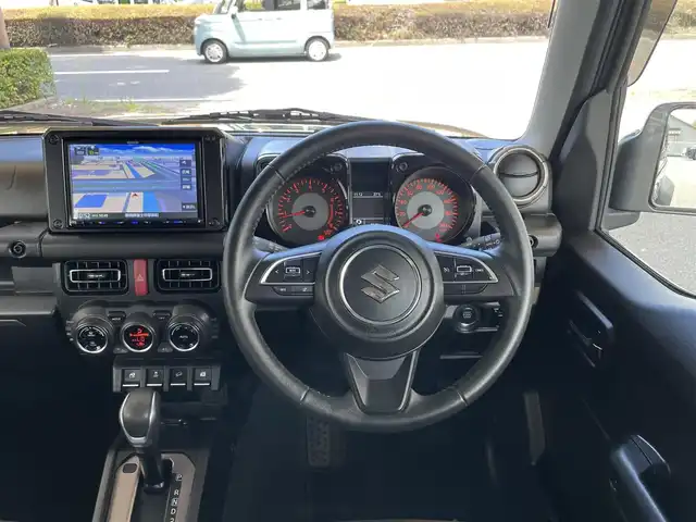 スズキ ジムニー シエラ JC 静岡県 2023(令5)年 0.8万km ジャングルグリーン 衝突軽減Ｂ　/車検逸脱警告　/社外ナビ　/地デジ　/Ｂカメラ　/シートヒーター　　/ステアリングヒーター　/ステアリングリモコン　/クルコン　/フロント＆サイドガーニッシュ　/純正１５インチＡＷ　　/社外前後ドラレコ/ETC/ウィンカーミラー/スマートキー