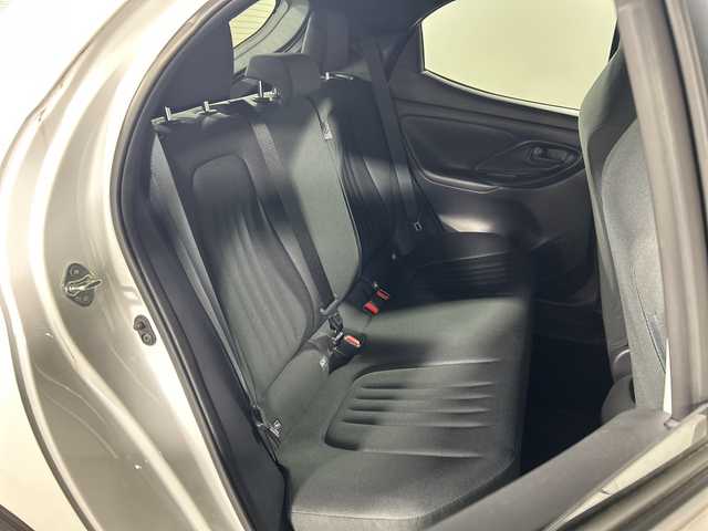 トヨタ ヤリス G 神奈川県 2024(令6)年 0.1万km プラチナホワイトパールマイカ 純正ディスプレイオーディオ/コネクトナビ/Bluetooth　USB　HDMI　AM FM　Miracast/パノラミックビューモニター/純正ビルトインETC2.0/セーフティセンス/ブラインドスポットモニター/レーダークルーズコントロール/レーンディパーチャーアラート/プリクラッシュセーフティ/オートハイビーム/ロードサインアシスト/リアクロストラフィックアラート/パーキングサポートブレーキ/安心降車アシスト/後退速度抑制/リヤシートマインダー/発進遅れ告知/DRIVEMODE/プッシュスタート/スマートキー/純正サイド/リアスポイラー/スペアキー