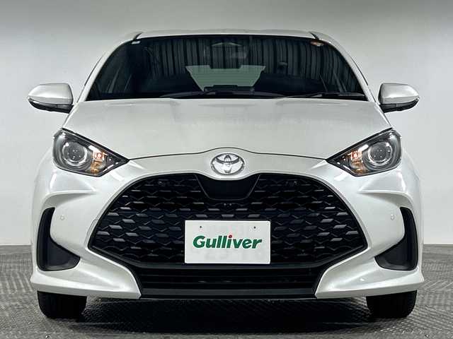 トヨタ ヤリス G 神奈川県 2024(令6)年 0.1万km プラチナホワイトパールマイカ 純正ディスプレイオーディオ/コネクトナビ/Bluetooth　USB　HDMI　AM FM　Miracast/パノラミックビューモニター/純正ビルトインETC2.0/セーフティセンス/ブラインドスポットモニター/レーダークルーズコントロール/レーンディパーチャーアラート/プリクラッシュセーフティ/オートハイビーム/ロードサインアシスト/リアクロストラフィックアラート/パーキングサポートブレーキ/安心降車アシスト/後退速度抑制/リヤシートマインダー/発進遅れ告知/DRIVEMODE/プッシュスタート/スマートキー/純正サイド/リアスポイラー/スペアキー