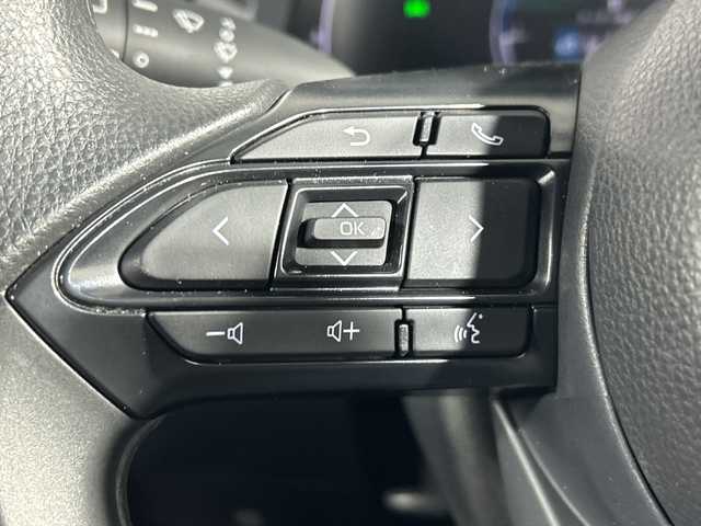 トヨタ ヤリス G 神奈川県 2024(令6)年 0.1万km プラチナホワイトパールマイカ 純正ディスプレイオーディオ/コネクトナビ/Bluetooth　USB　HDMI　AM FM　Miracast/パノラミックビューモニター/純正ビルトインETC2.0/セーフティセンス/ブラインドスポットモニター/レーダークルーズコントロール/レーンディパーチャーアラート/プリクラッシュセーフティ/オートハイビーム/ロードサインアシスト/リアクロストラフィックアラート/パーキングサポートブレーキ/安心降車アシスト/後退速度抑制/リヤシートマインダー/発進遅れ告知/DRIVEMODE/プッシュスタート/スマートキー/純正サイド/リアスポイラー/スペアキー