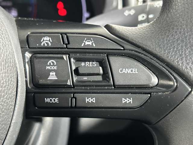 トヨタ ヤリス G 神奈川県 2024(令6)年 0.1万km プラチナホワイトパールマイカ 純正ディスプレイオーディオ/コネクトナビ/Bluetooth　USB　HDMI　AM FM　Miracast/パノラミックビューモニター/純正ビルトインETC2.0/セーフティセンス/ブラインドスポットモニター/レーダークルーズコントロール/レーンディパーチャーアラート/プリクラッシュセーフティ/オートハイビーム/ロードサインアシスト/リアクロストラフィックアラート/パーキングサポートブレーキ/安心降車アシスト/後退速度抑制/リヤシートマインダー/発進遅れ告知/DRIVEMODE/プッシュスタート/スマートキー/純正サイド/リアスポイラー/スペアキー