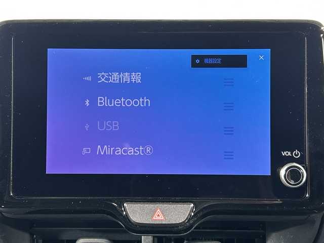 トヨタ ヤリス G 神奈川県 2024(令6)年 0.1万km プラチナホワイトパールマイカ 純正ディスプレイオーディオ/コネクトナビ/Bluetooth　USB　HDMI　AM FM　Miracast/パノラミックビューモニター/純正ビルトインETC2.0/セーフティセンス/ブラインドスポットモニター/レーダークルーズコントロール/レーンディパーチャーアラート/プリクラッシュセーフティ/オートハイビーム/ロードサインアシスト/リアクロストラフィックアラート/パーキングサポートブレーキ/安心降車アシスト/後退速度抑制/リヤシートマインダー/発進遅れ告知/DRIVEMODE/プッシュスタート/スマートキー/純正サイド/リアスポイラー/スペアキー