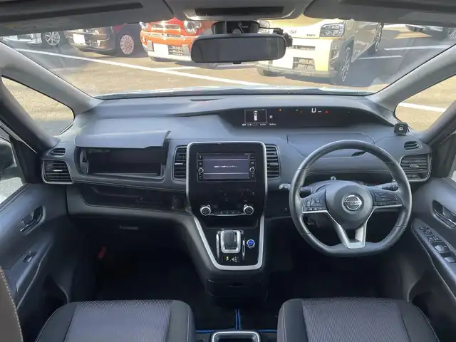 日産 セレナ e－パワー ハイウェイスター V 佐賀県 2018(平30)年 8.9万km ブリリアントホワイトパール エマージェンシーブレーキ/クルーズコントロール/純正SDナビ/・TV/CD/DVD/BT/純正フリップダウンモニター/純正前方ドライブレコーダー/DJ4-D/両側パワースライドドア/ワンタッチパワースライド/ハンズフリーオートスライドドア/前後コーナーセンサー/外付けパーキングサポート/LEDヘッドライト/フォグランプ/オートライト/純正15インチアルミホイール/純正フロアマット/ステアリングスイッチ/革巻きステアリング/プッシュスタート