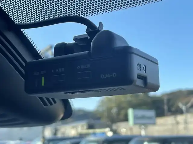 日産 セレナ e－パワー ハイウェイスター V 佐賀県 2018(平30)年 8.9万km ブリリアントホワイトパール エマージェンシーブレーキ/クルーズコントロール/純正SDナビ/・TV/CD/DVD/BT/純正フリップダウンモニター/純正前方ドライブレコーダー/DJ4-D/両側パワースライドドア/ワンタッチパワースライド/ハンズフリーオートスライドドア/前後コーナーセンサー/外付けパーキングサポート/LEDヘッドライト/フォグランプ/オートライト/純正15インチアルミホイール/純正フロアマット/ステアリングスイッチ/革巻きステアリング/プッシュスタート