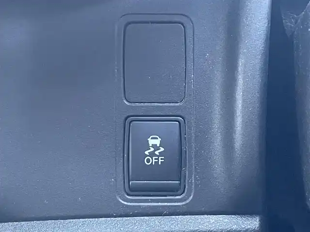 日産 セレナ e－パワー ハイウェイスター V 佐賀県 2018(平30)年 8.9万km ブリリアントホワイトパール エマージェンシーブレーキ/クルーズコントロール/純正SDナビ/・TV/CD/DVD/BT/純正フリップダウンモニター/純正前方ドライブレコーダー/DJ4-D/両側パワースライドドア/ワンタッチパワースライド/ハンズフリーオートスライドドア/前後コーナーセンサー/外付けパーキングサポート/LEDヘッドライト/フォグランプ/オートライト/純正15インチアルミホイール/純正フロアマット/ステアリングスイッチ/革巻きステアリング/プッシュスタート