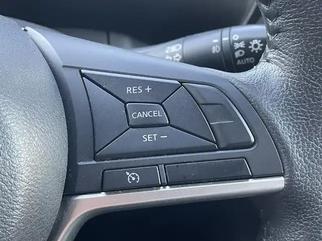 日産 セレナ e－パワー ハイウェイスター V 佐賀県 2018(平30)年 8.9万km ブリリアントホワイトパール エマージェンシーブレーキ/クルーズコントロール/純正SDナビ/・TV/CD/DVD/BT/純正フリップダウンモニター/純正前方ドライブレコーダー/DJ4-D/両側パワースライドドア/ワンタッチパワースライド/ハンズフリーオートスライドドア/前後コーナーセンサー/外付けパーキングサポート/LEDヘッドライト/フォグランプ/オートライト/純正15インチアルミホイール/純正フロアマット/ステアリングスイッチ/革巻きステアリング/プッシュスタート