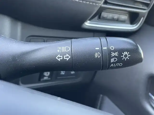 日産 セレナ e－パワー ハイウェイスター V 佐賀県 2018(平30)年 8.9万km ブリリアントホワイトパール エマージェンシーブレーキ/クルーズコントロール/純正SDナビ/・TV/CD/DVD/BT/純正フリップダウンモニター/純正前方ドライブレコーダー/DJ4-D/両側パワースライドドア/ワンタッチパワースライド/ハンズフリーオートスライドドア/前後コーナーセンサー/外付けパーキングサポート/LEDヘッドライト/フォグランプ/オートライト/純正15インチアルミホイール/純正フロアマット/ステアリングスイッチ/革巻きステアリング/プッシュスタート