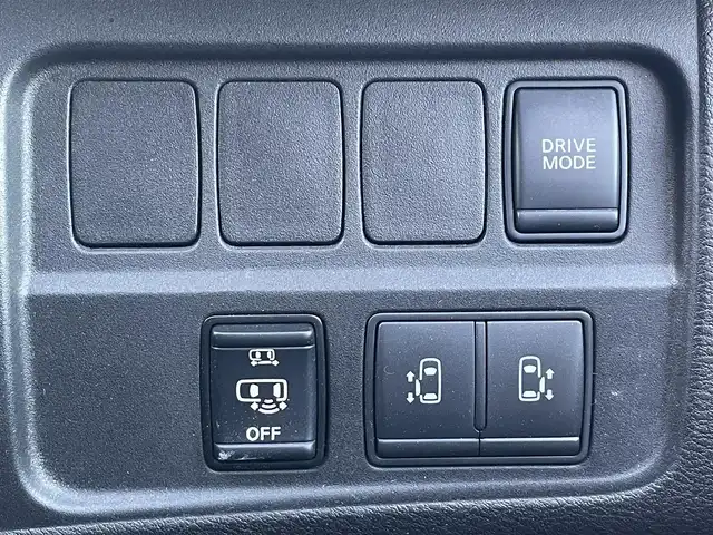 日産 セレナ e－パワー ハイウェイスター V 佐賀県 2018(平30)年 8.9万km ブリリアントホワイトパール エマージェンシーブレーキ/クルーズコントロール/純正SDナビ/・TV/CD/DVD/BT/純正フリップダウンモニター/純正前方ドライブレコーダー/DJ4-D/両側パワースライドドア/ワンタッチパワースライド/ハンズフリーオートスライドドア/前後コーナーセンサー/外付けパーキングサポート/LEDヘッドライト/フォグランプ/オートライト/純正15インチアルミホイール/純正フロアマット/ステアリングスイッチ/革巻きステアリング/プッシュスタート